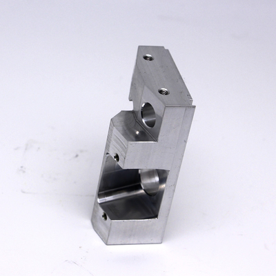 Les pièces en aluminium faites sur commande de commande numérique par ordinateur de haute précision la résistance à la corrosion de moulage mécanique sous pression