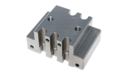 La commande numérique par ordinateur faite sur commande a usiné l'acier inoxydable d'alliage d'aluminium de partie avec le service de Micromachining